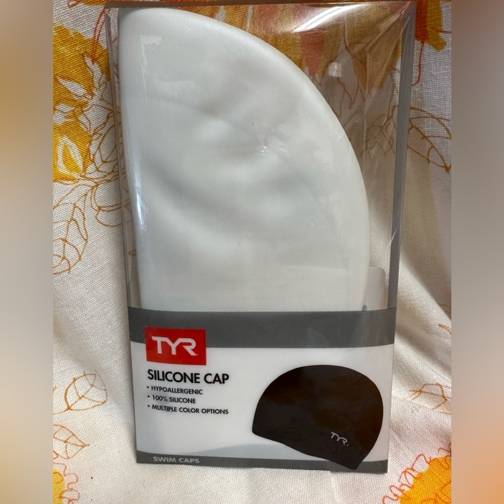 TYR Swim Cap 100% Silicone Adult Size white 🏊🏻No wrinkle unisex fit NWT